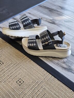 Hey Dude Delray Whipstitch Platform Sandals with Cream Sole